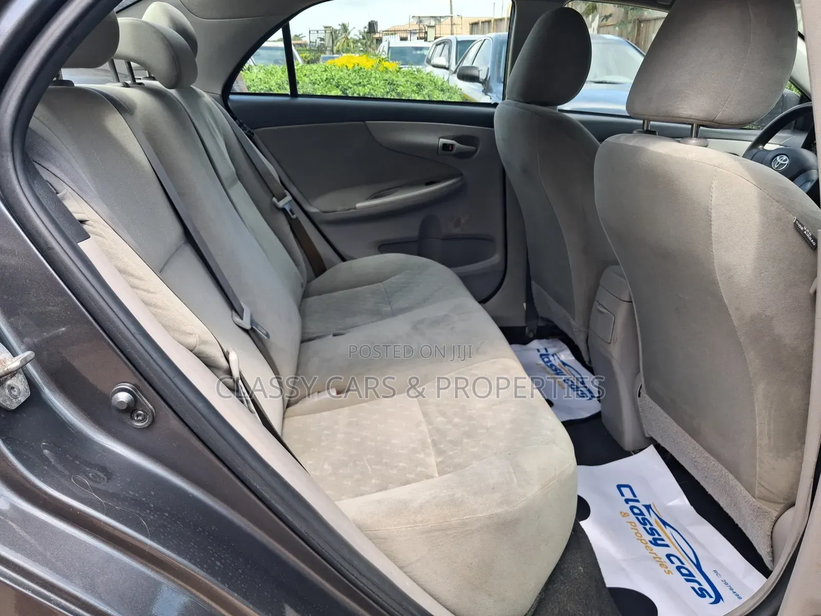 Toyota Corolla LE 4dr Sedan (1.8L 4cyl 4A) 2011 Gray