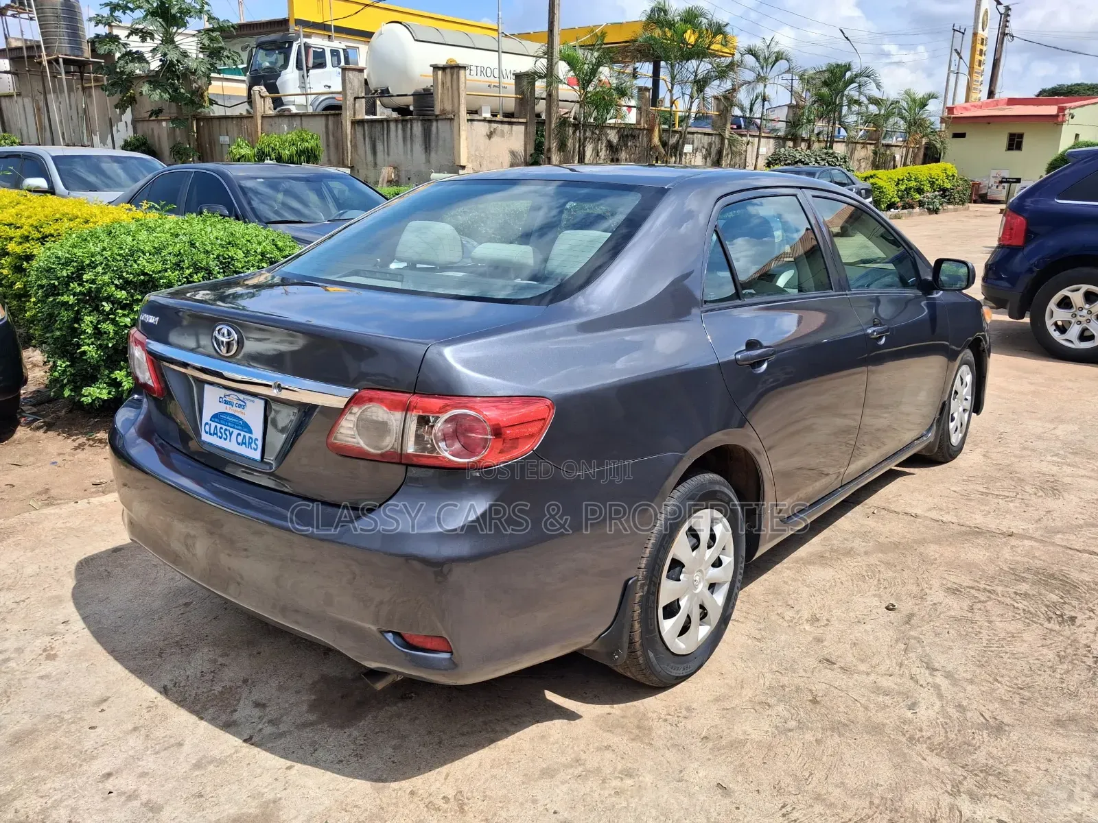 Toyota Corolla LE 4dr Sedan (1.8L 4cyl 4A) 2011 Gray