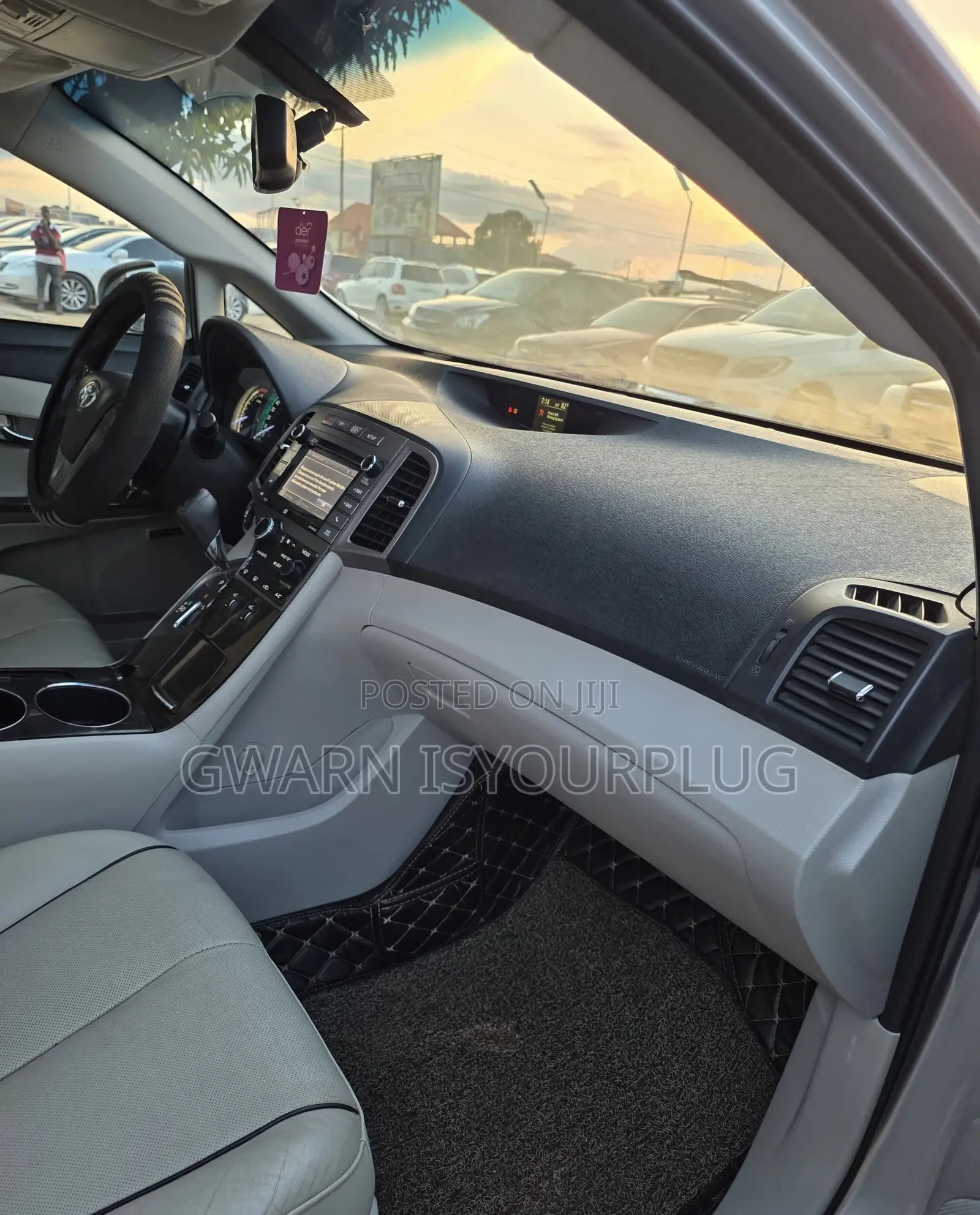 Toyota Venza XLE 4dr Wagon (3.5L 6cyl 6A) 2015 Silver