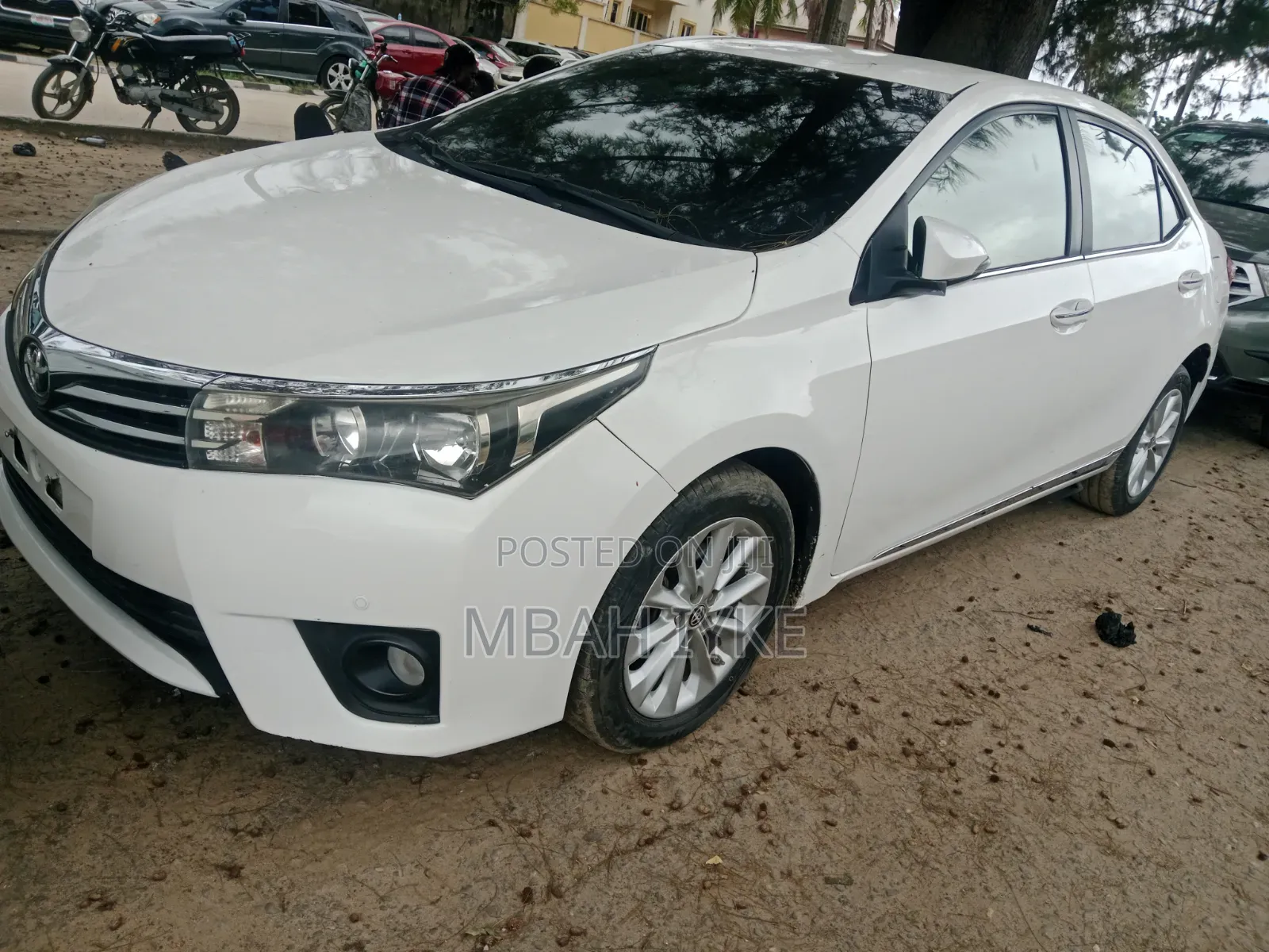 Toyota Corolla LE Premium 4dr Sedan (1.8L 4cyl CVT) 2016 White