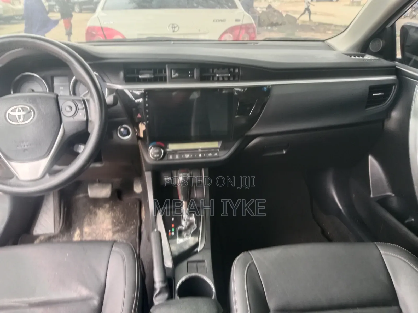 Toyota Corolla LE Premium 4dr Sedan (1.8L 4cyl CVT) 2016 White