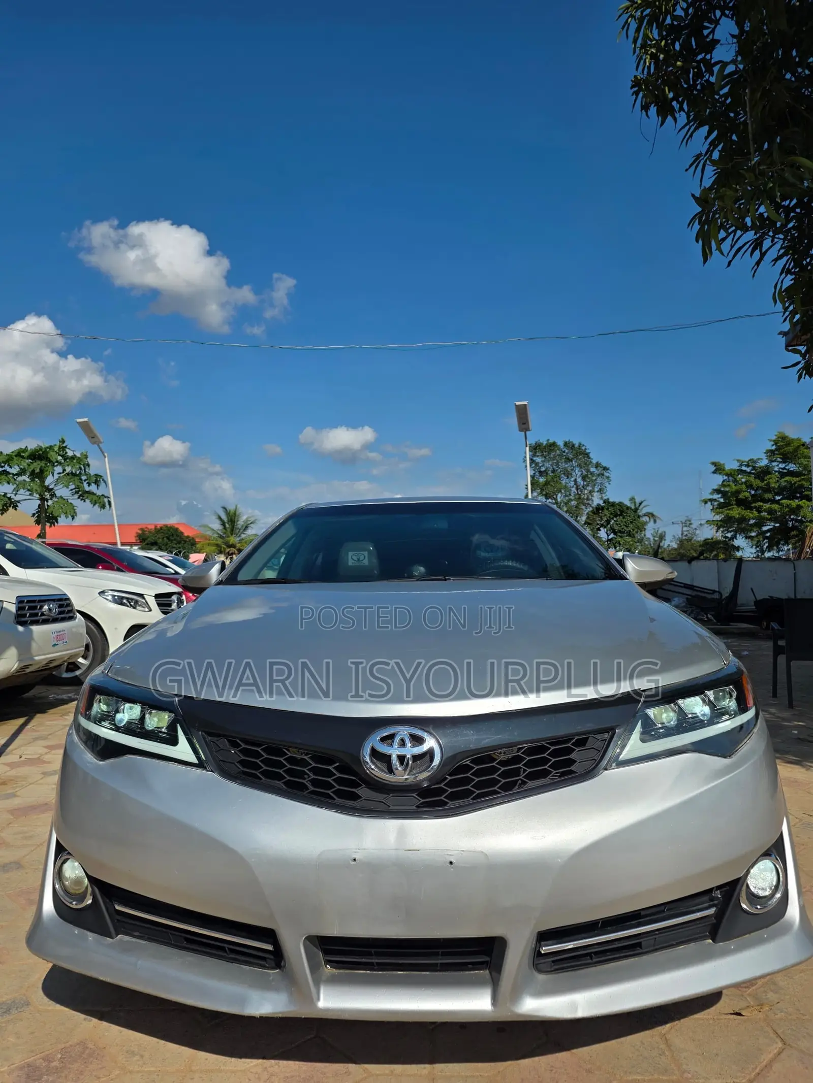 Toyota Camry XLE 4dr Sedan (2.5L 4cyl 6A) 2012 Silver