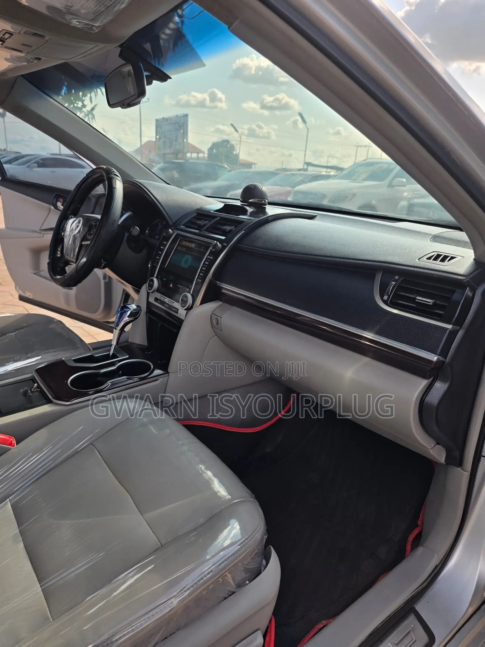 Toyota Camry XLE 4dr Sedan (2.5L 4cyl 6A) 2012 Silver