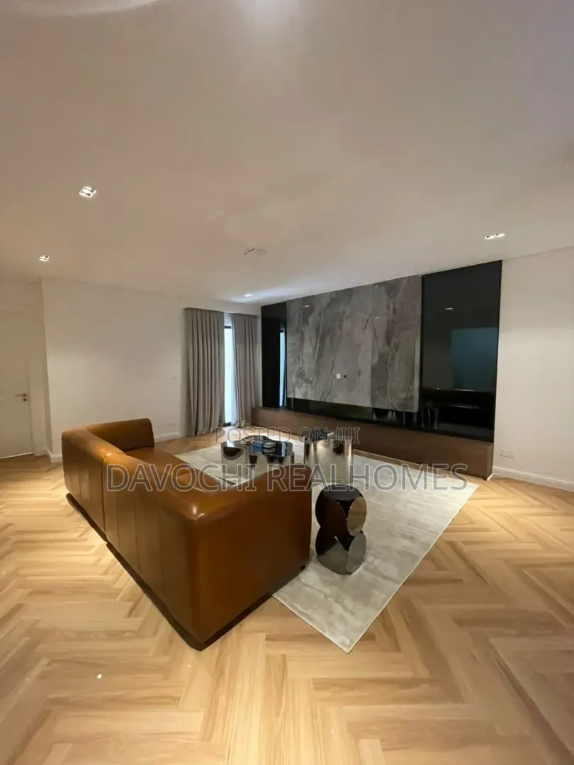5bdrm Duplex in Banana Island for sale