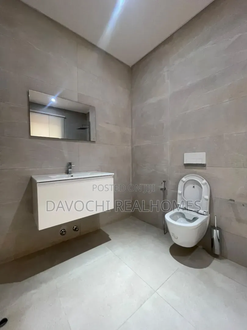 5bdrm Duplex in Banana Island for sale