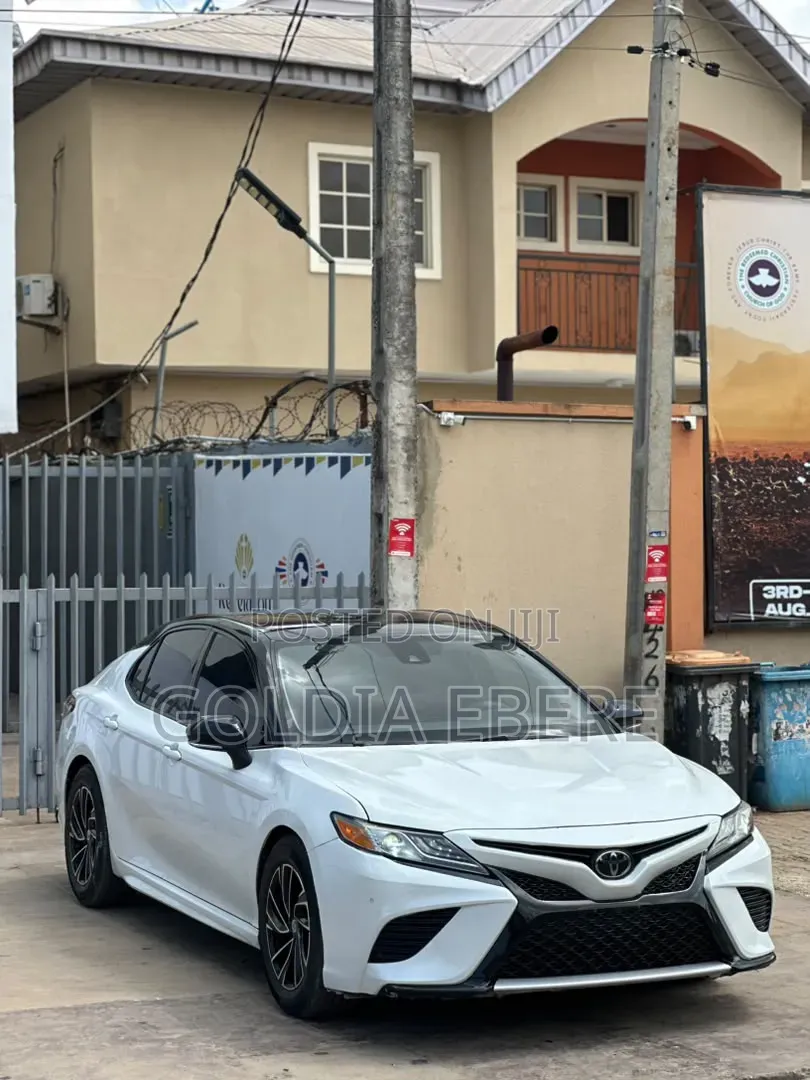 Toyota Camry XSE (2.5L 4cyl 8A) 2019 White