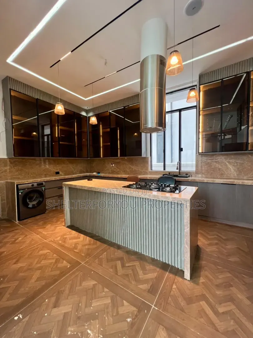 5bdrm House in Chevron for sale