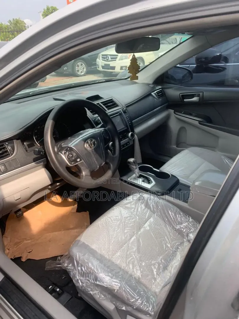 Toyota Camry LE 4dr Sedan (2.5L 4cyl 6A) 2013 Silver