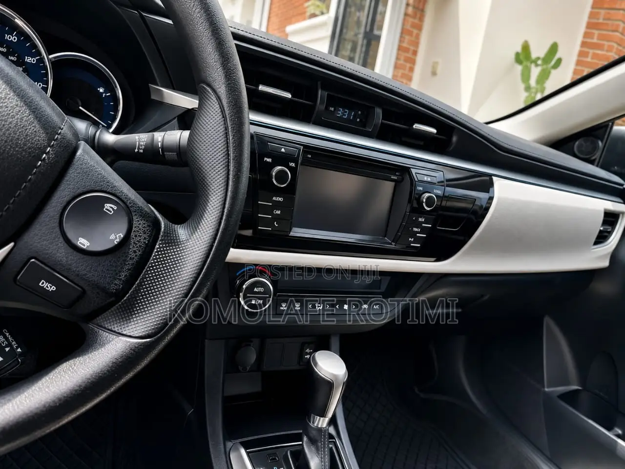 Toyota Corolla LE 4dr Sedan (1.8L 4cyl CVT) 2015 Silver