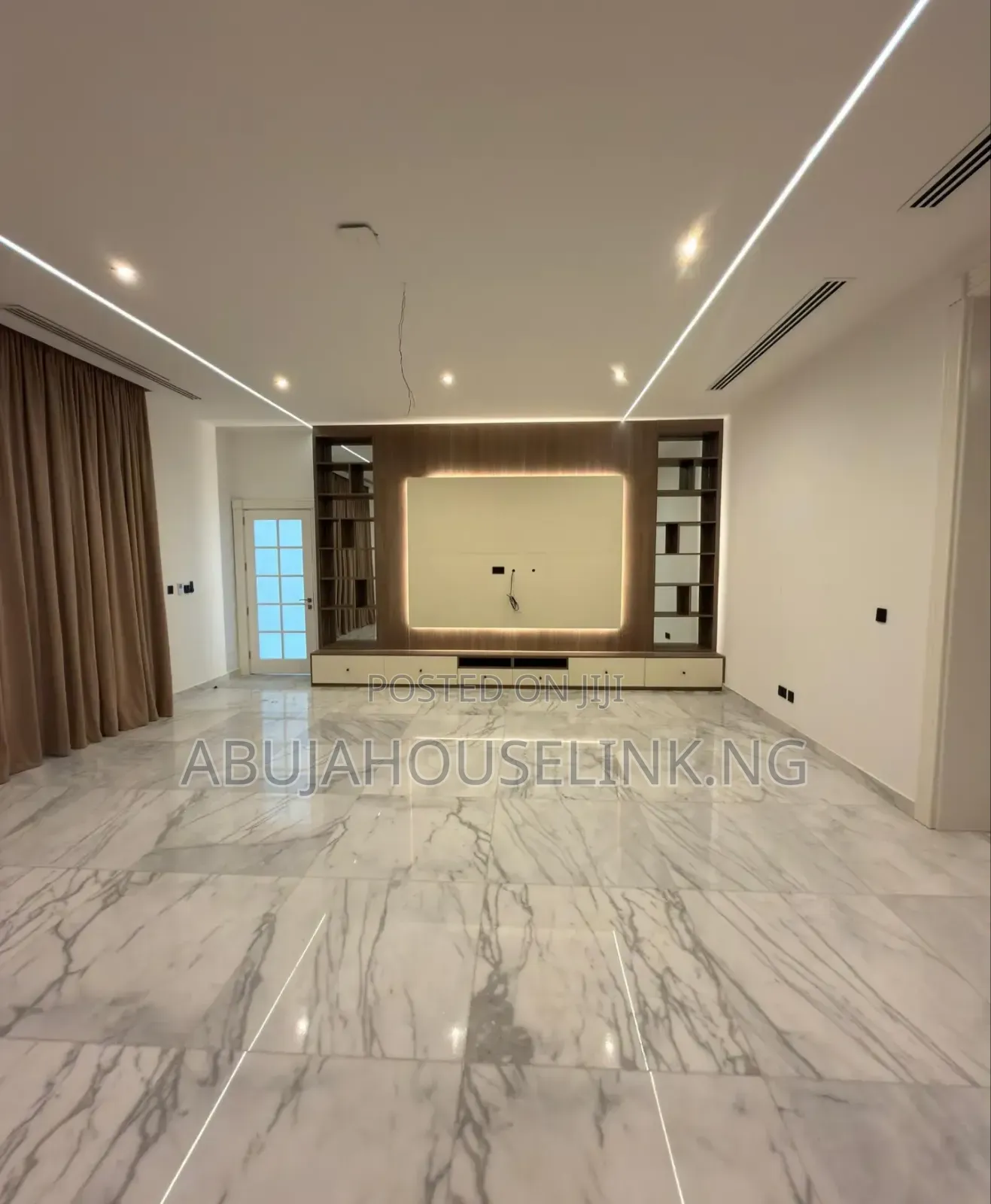8bdrm Mansion in Maitama Main Abuja for sale