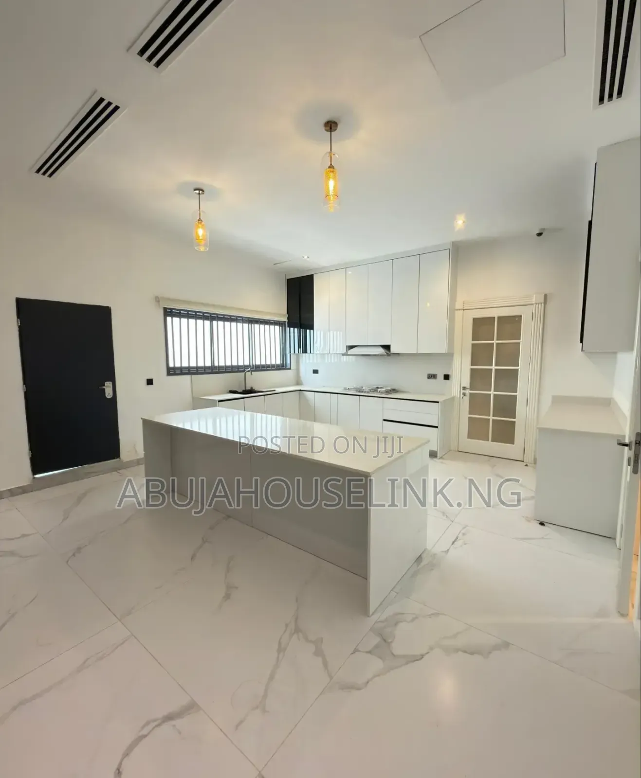8bdrm Mansion in Maitama Main Abuja for sale