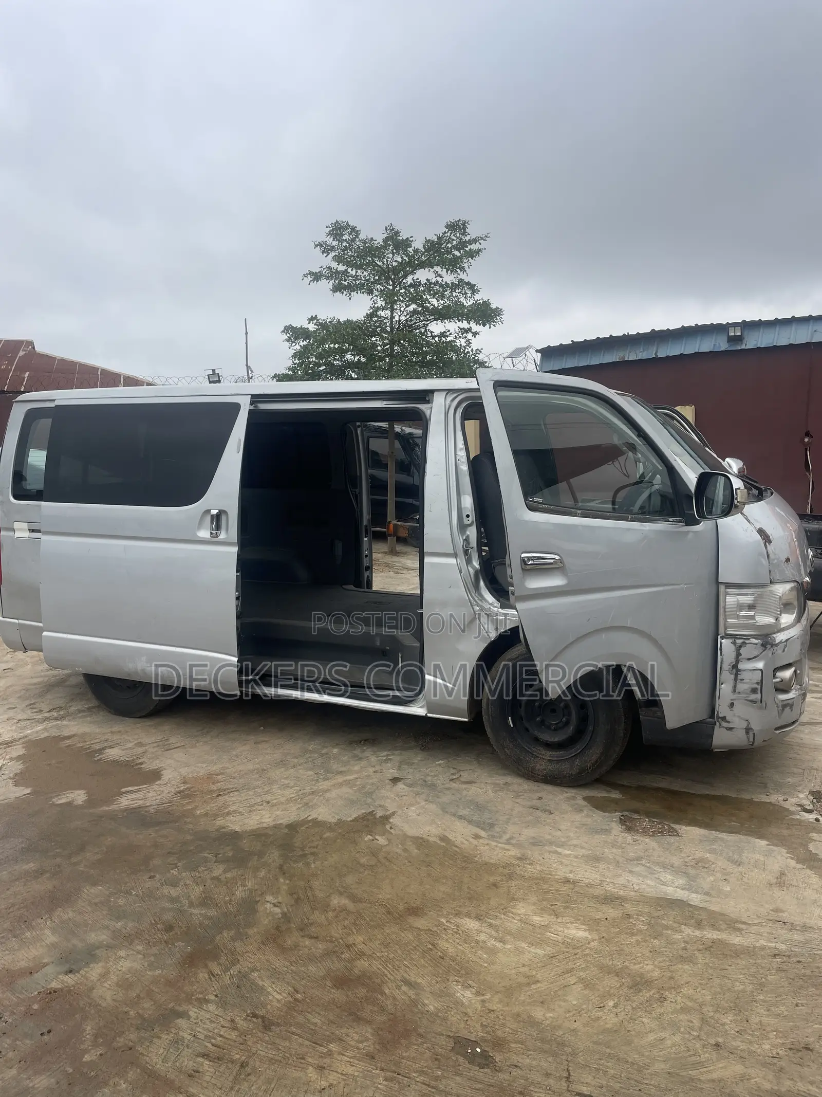 Toyota HiAce 2002 Silver