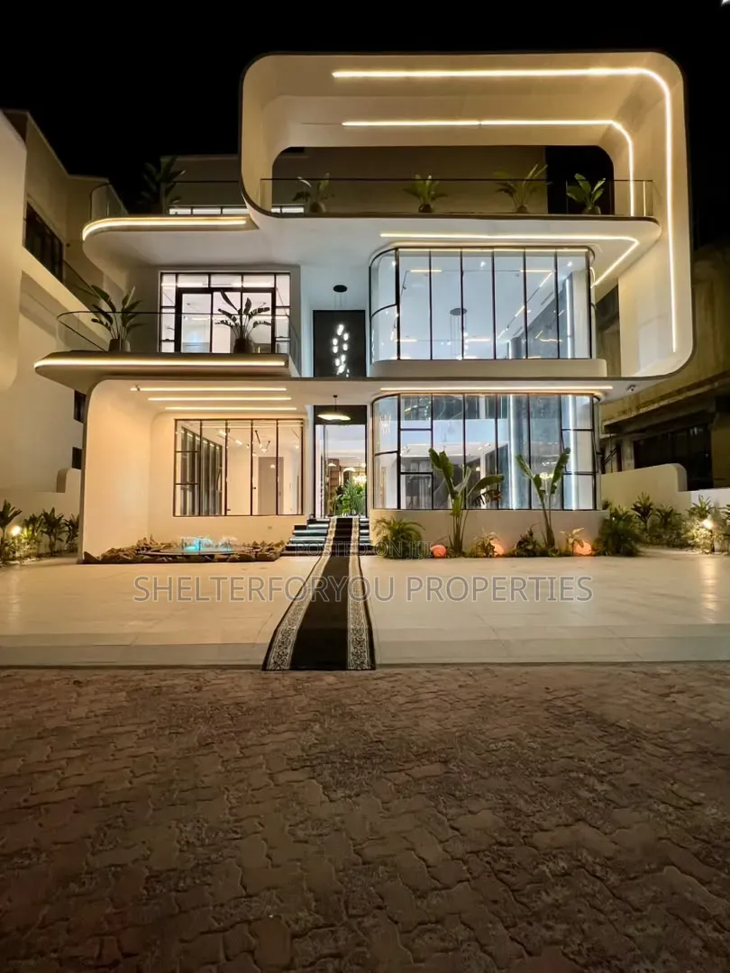 5bdrm House in Osapa london for sale