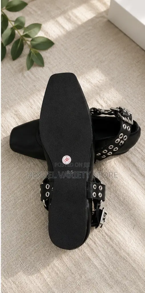 Original Black Leather Flat Shoes – Stylish Comfortable
