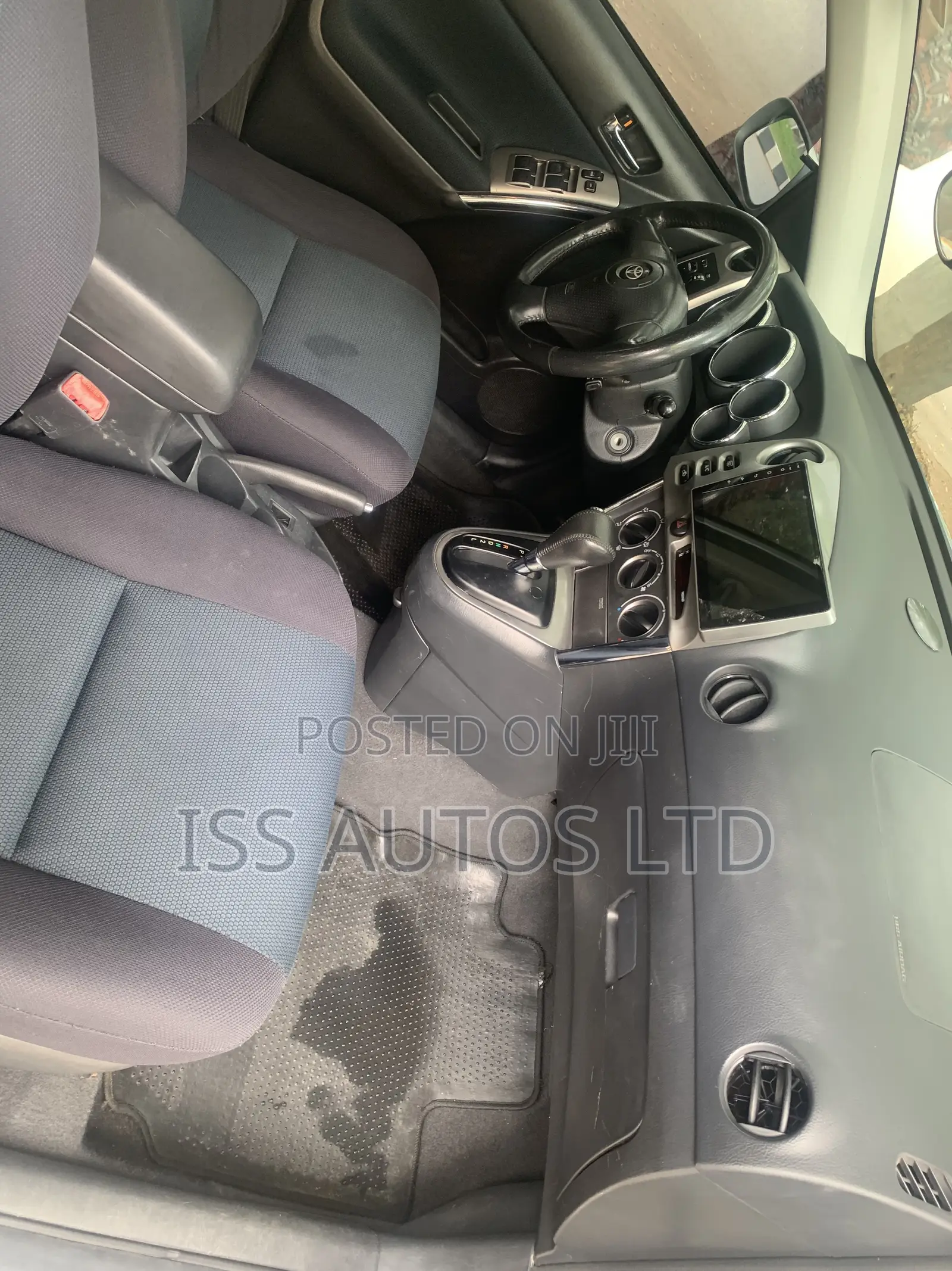 Toyota Matrix Hatchback FWD (1.8L 4cyl 5M) 2005 Silver