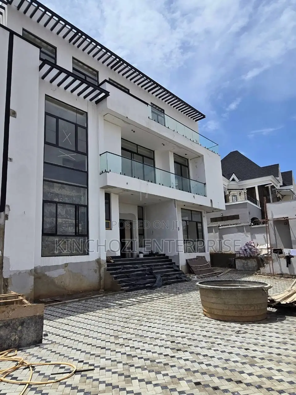 7bdrm Duplex in Shehu Street Guzape for sale