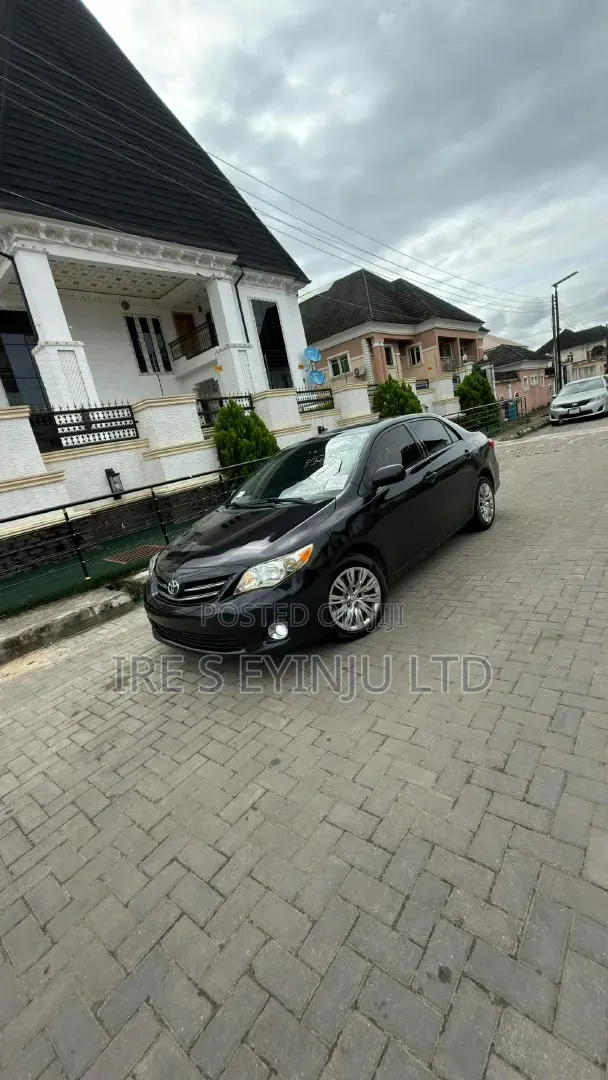 Toyota Corolla 2012 Black
