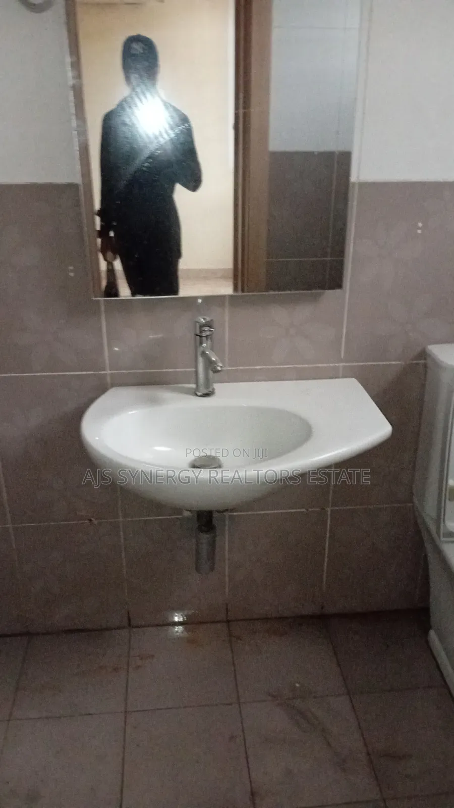 3bdrm Apartment in Lekki Phase 1 for rent