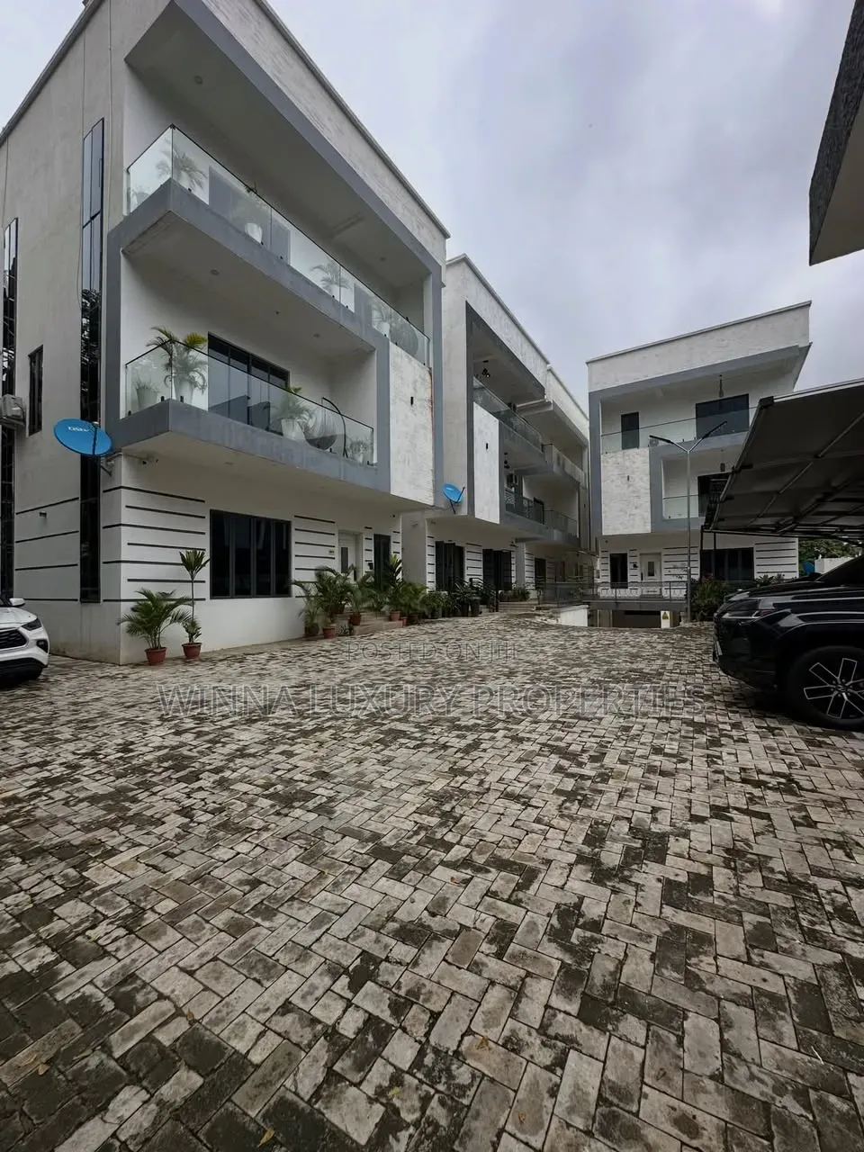5bdrm Duplex in Utako for sale