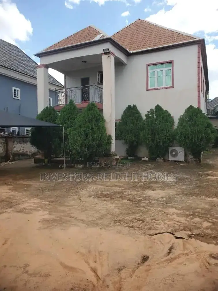 5bdrm Duplex in Oshimili North for sale