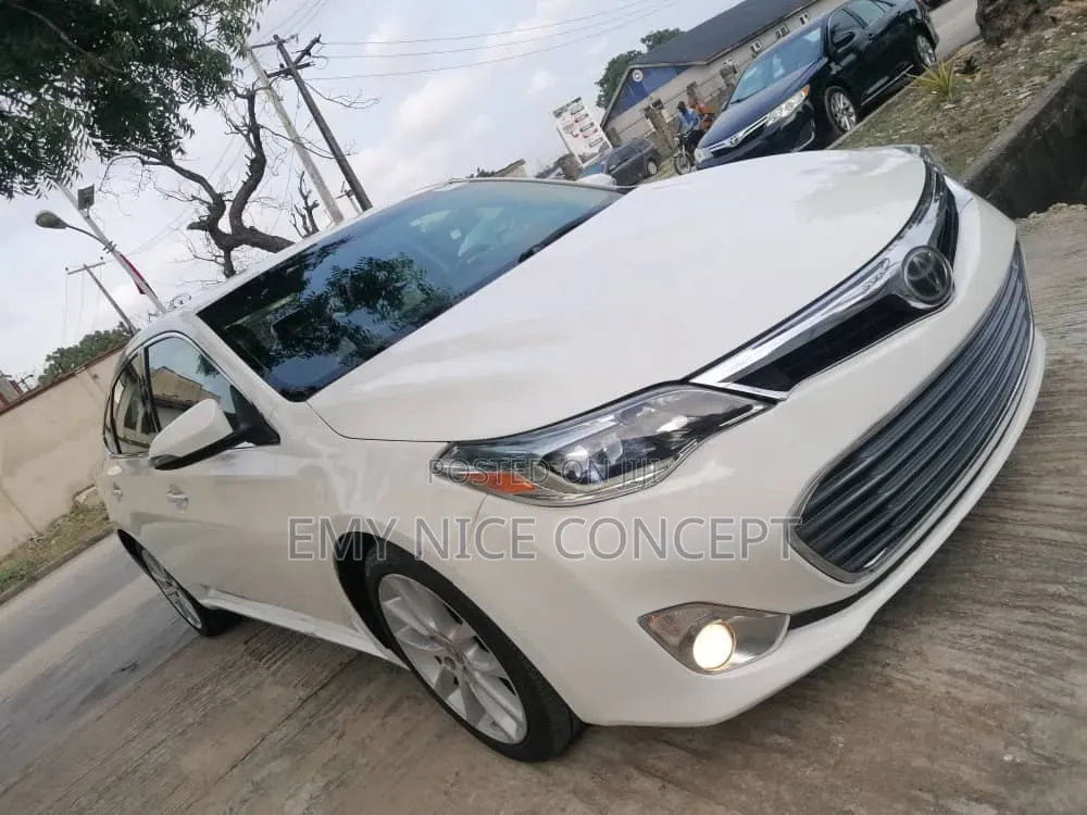 Toyota Avalon Limited Sedan FWD (3.5L 6cyl 6A) 2013 White