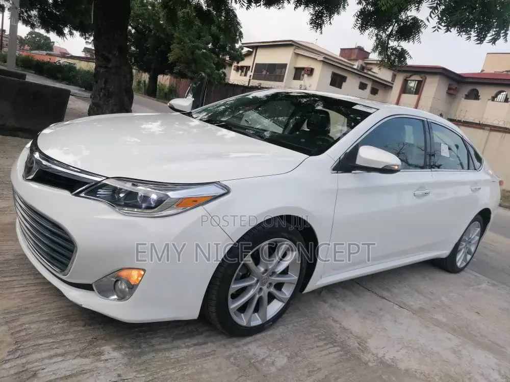 Toyota Avalon Limited Sedan FWD (3.5L 6cyl 6A) 2013 White