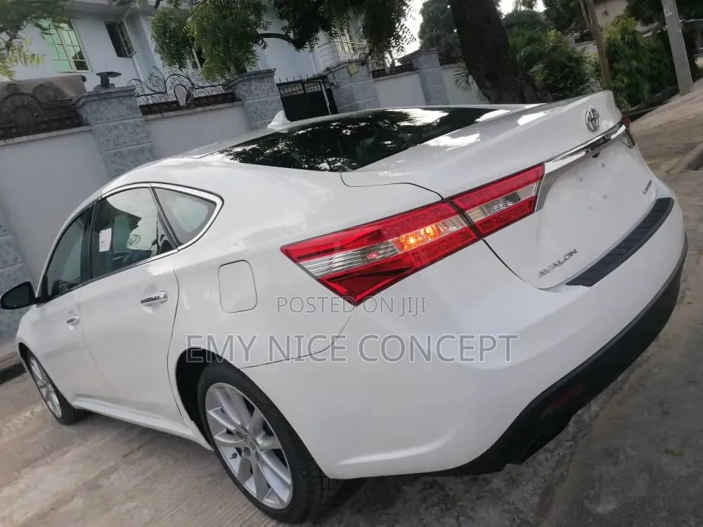 Toyota Avalon Limited Sedan FWD (3.5L 6cyl 6A) 2013 White