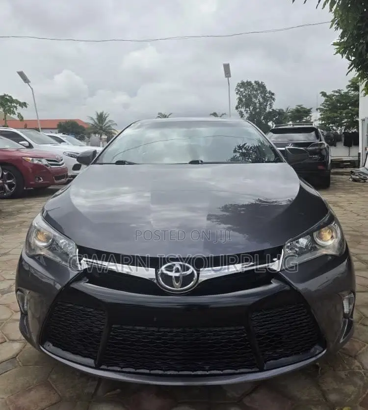 Toyota Camry SE 4dr Sedan (2.5L 4cyl 6A) 2016 Gray