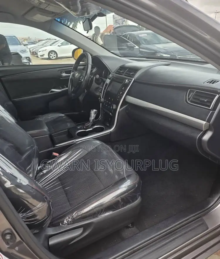 Toyota Camry SE 4dr Sedan (2.5L 4cyl 6A) 2016 Gray