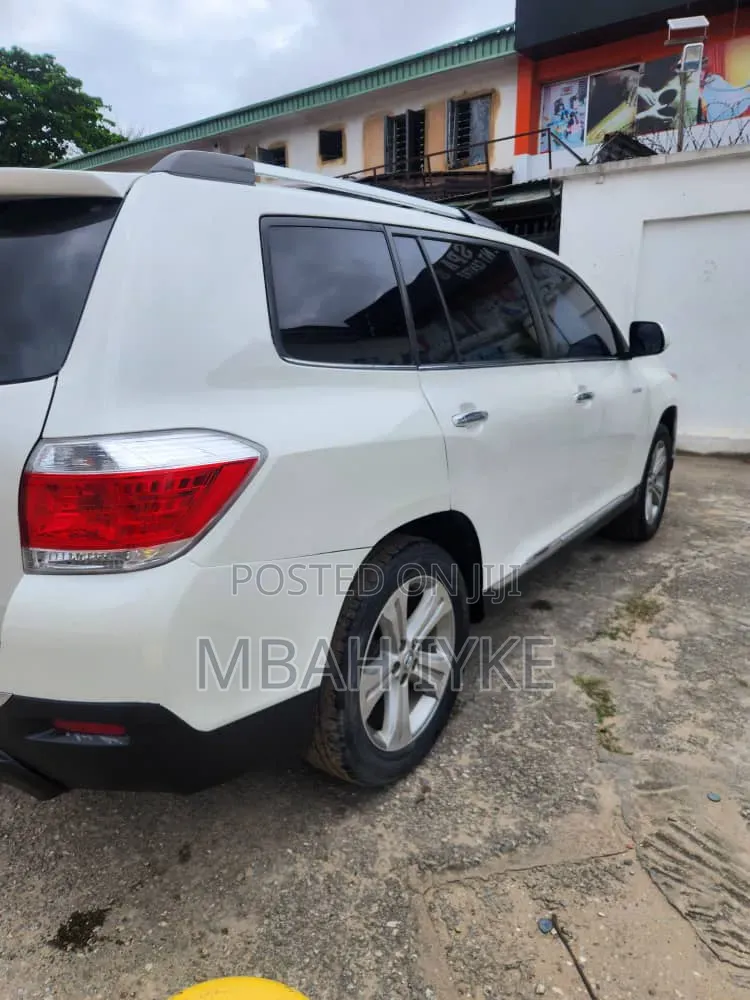 Toyota Highlander Limited 3.5l 4WD 2013 White