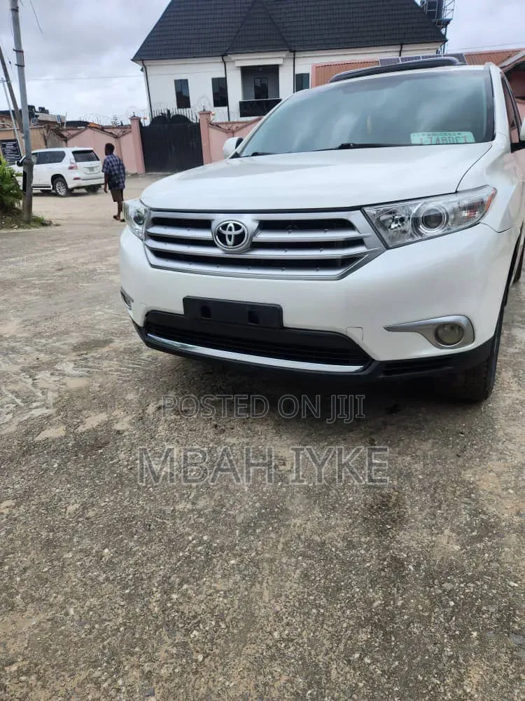 Toyota Highlander Limited 3.5l 4WD 2013 White