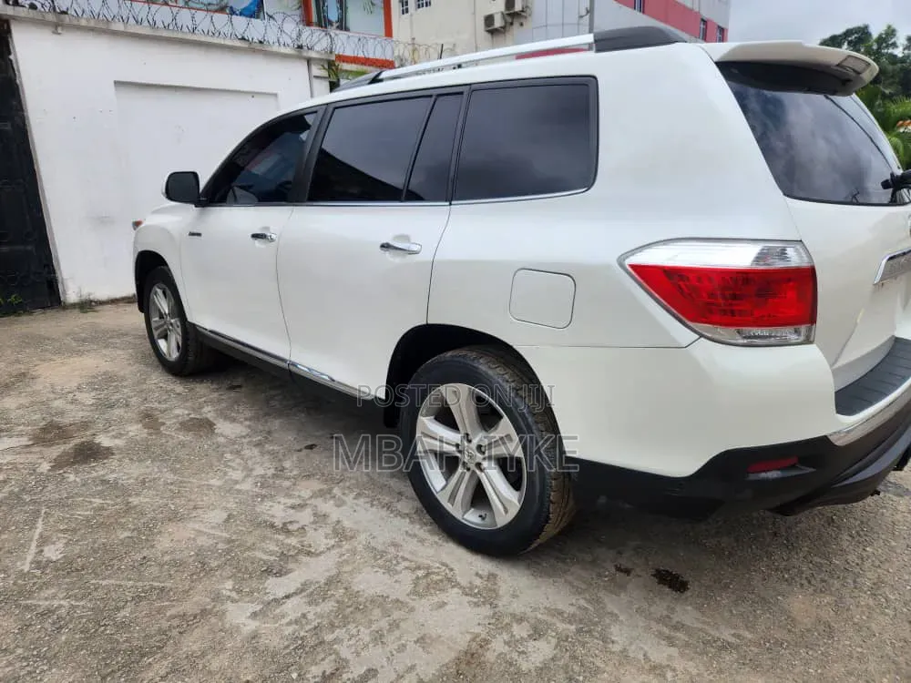 Toyota Highlander Limited 3.5l 4WD 2013 White