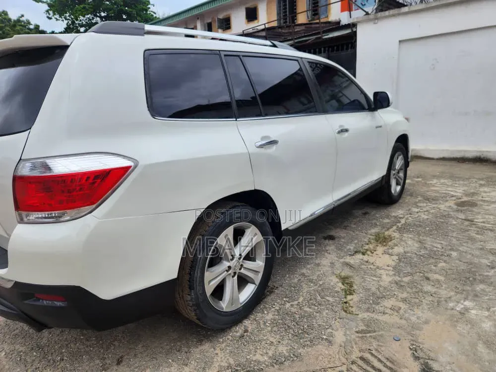 Toyota Highlander Limited 3.5l 4WD 2013 White