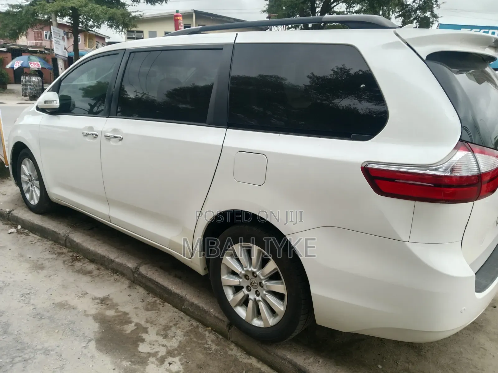 Toyota Sienna Limited Premium 7 Passenger (3.5L 6cyl 6A) 2016 White