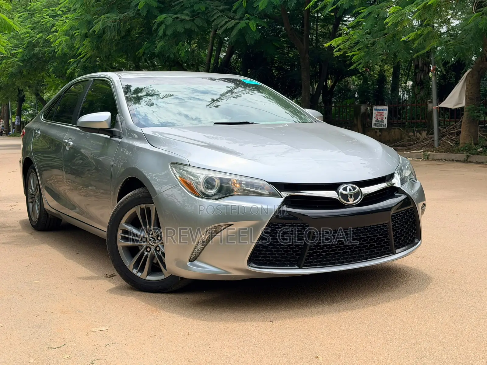 Toyota Camry SE 4dr Sedan (2.5L 4cyl 6A) 2015 Silver