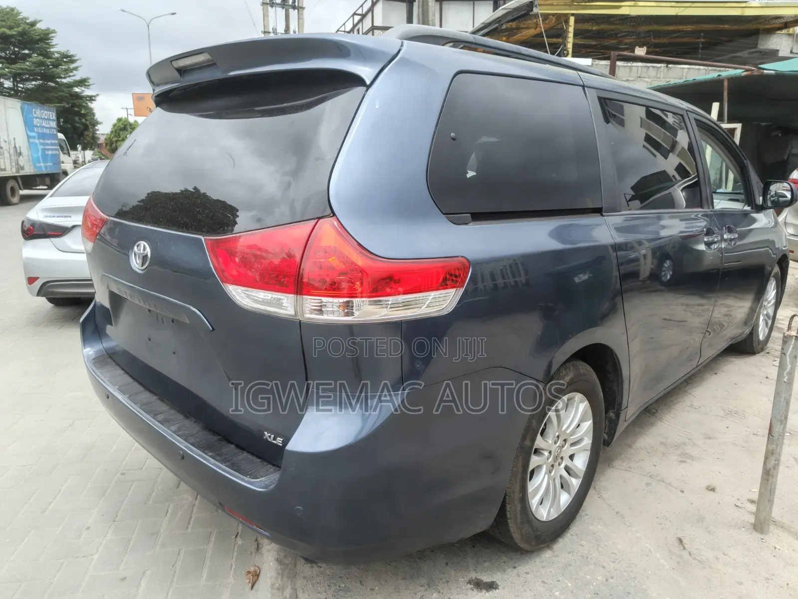 Toyota Sienna XLE 7-Passenger 4dr Minivan AWD (3.5L 6cyl 6A) 2014 Blue