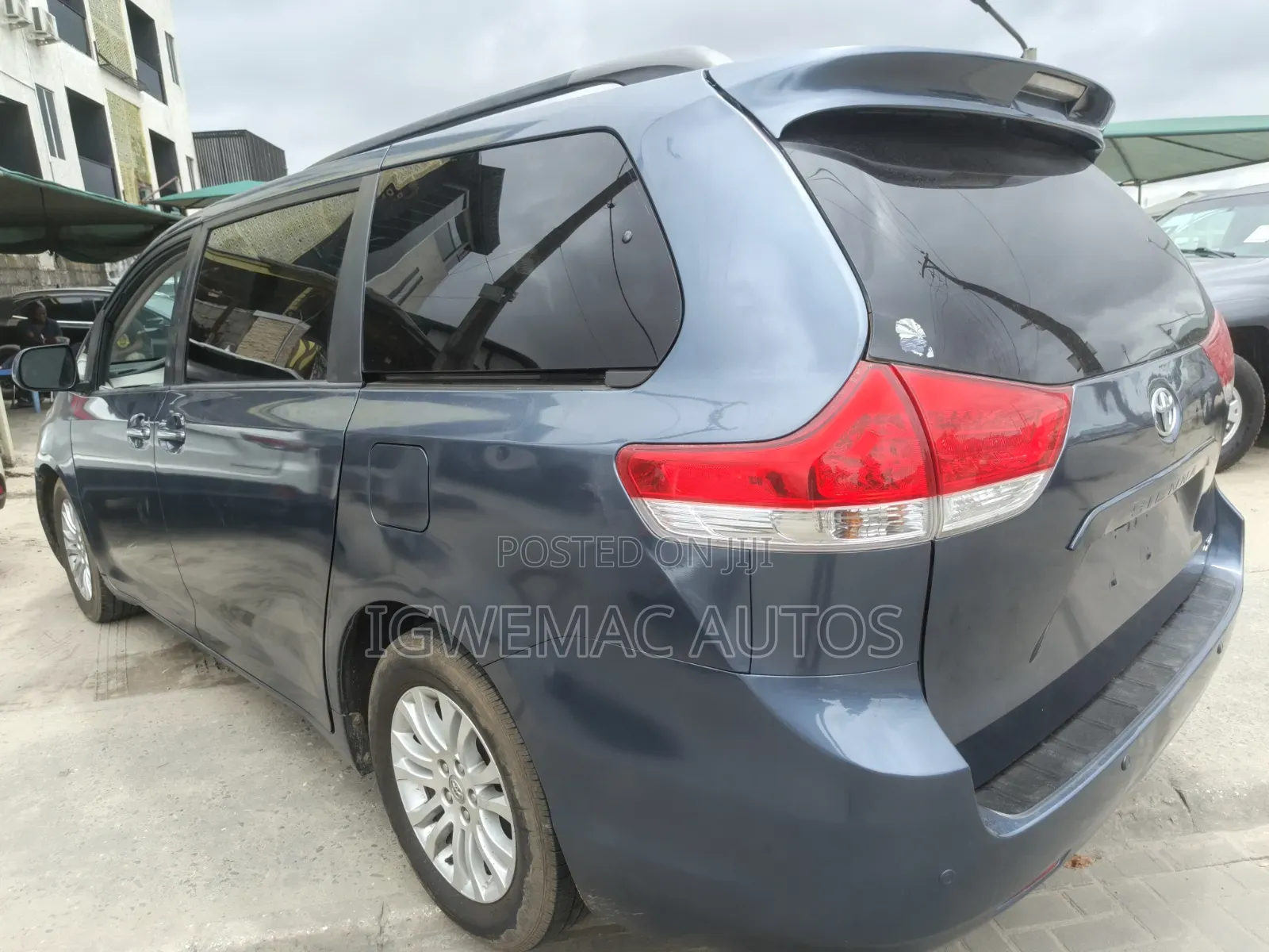 Toyota Sienna XLE 7-Passenger 4dr Minivan AWD (3.5L 6cyl 6A) 2014 Blue