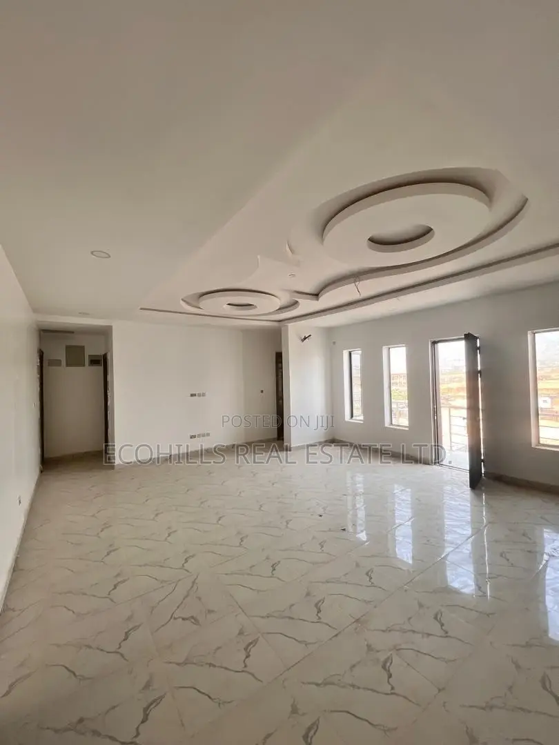 4bdrm Townhouse/Terrace in Utako for sale