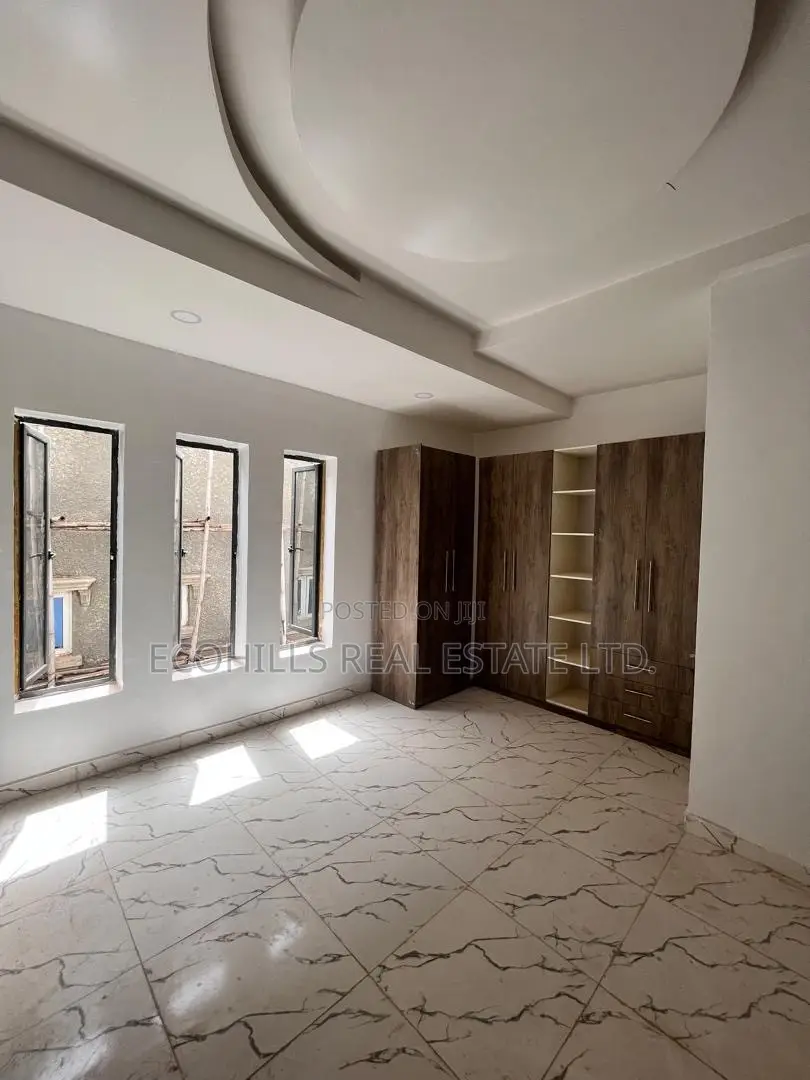 4bdrm Townhouse/Terrace in Utako for sale
