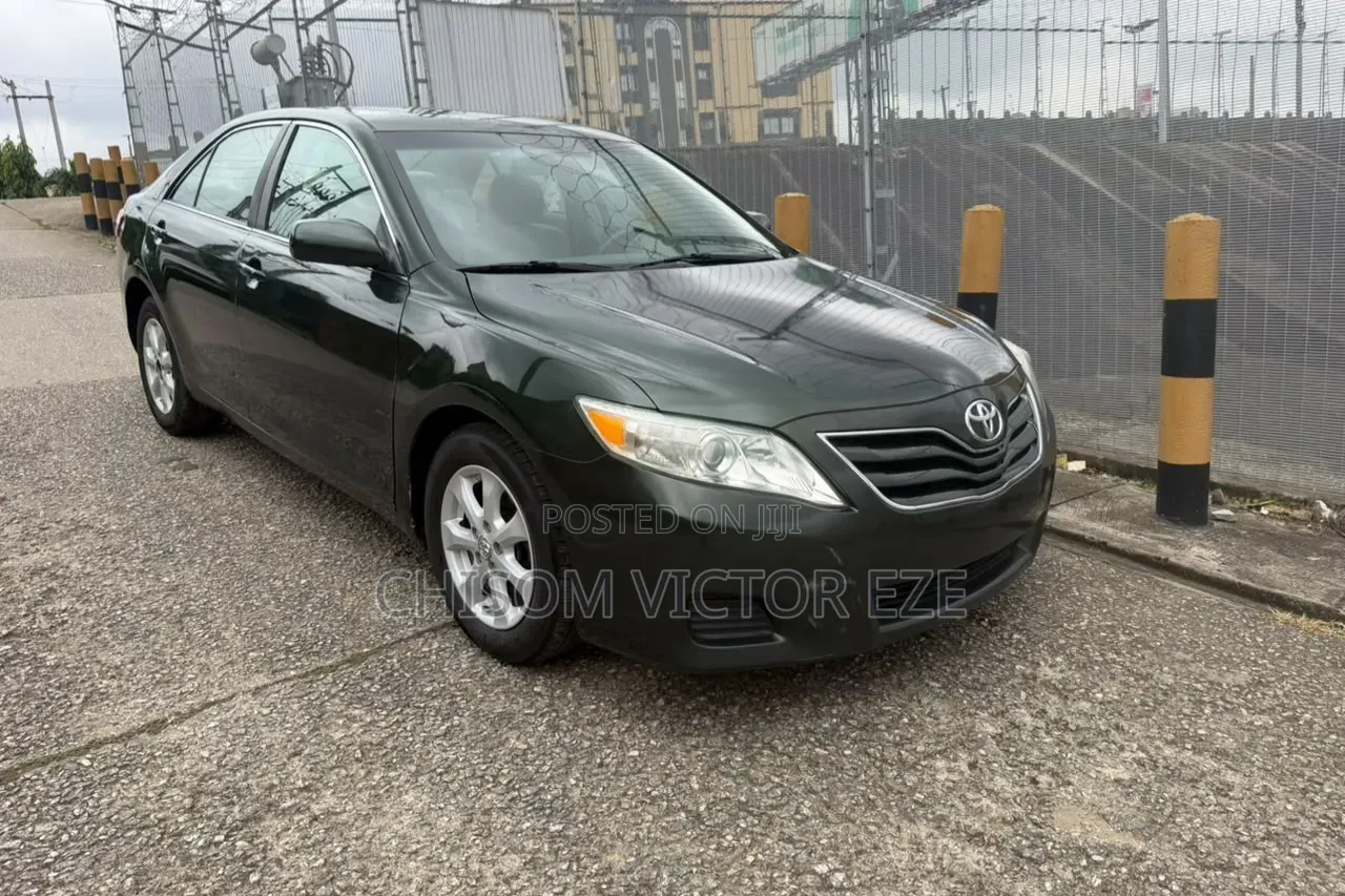 Toyota Camry LE 4dr Sedan (2.5L 4cyl 6AM) 2010 Green