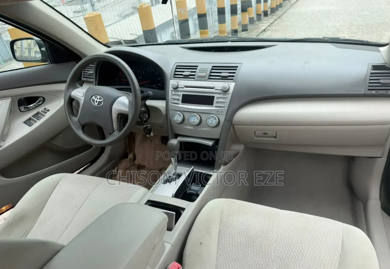 Toyota Camry LE 4dr Sedan (2.5L 4cyl 6AM) 2010 Green