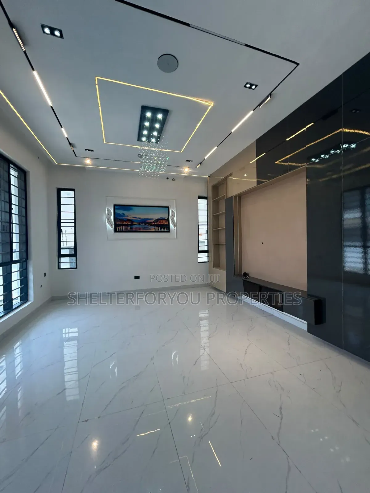 5bdrm Duplex in Ikota for sale