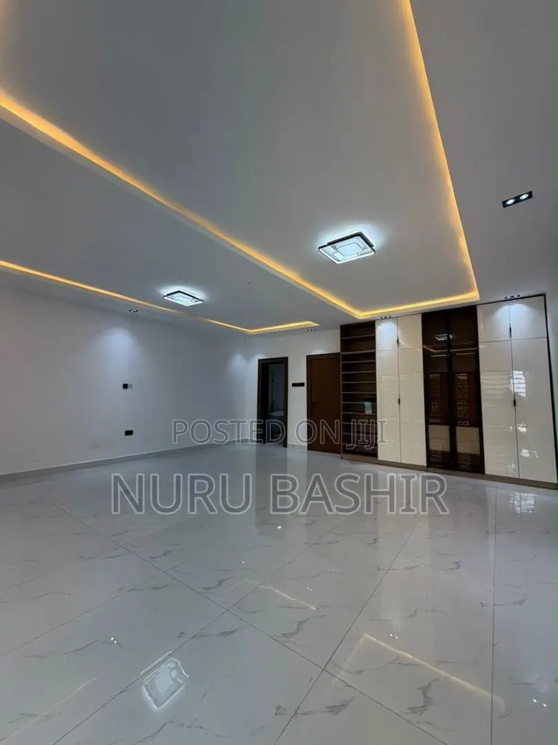 Furnished 4bdrm Penthouse in Carlton Gate Estate, Akobo for sale