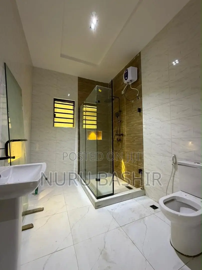 Furnished 4bdrm Penthouse in Carlton Gate Estate, Akobo for sale