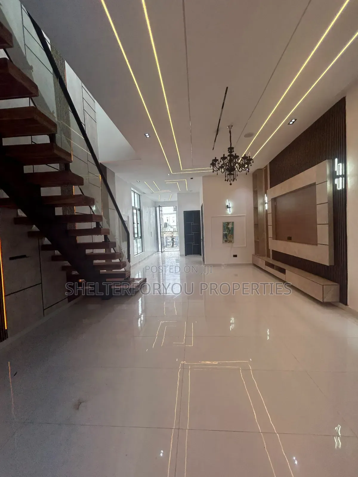 5bdrm Duplex in Ikota for sale