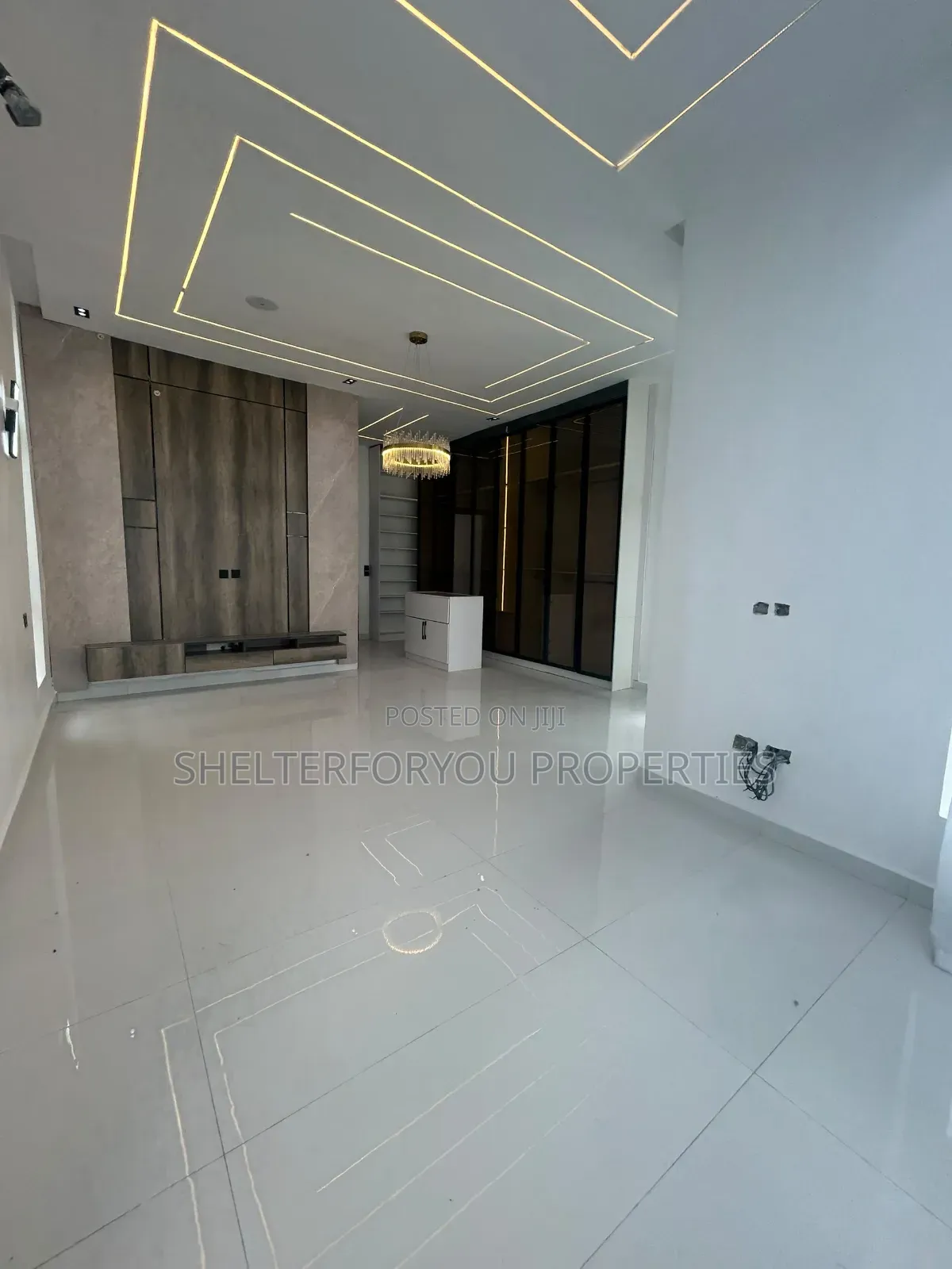 5bdrm Duplex in Ikota for sale