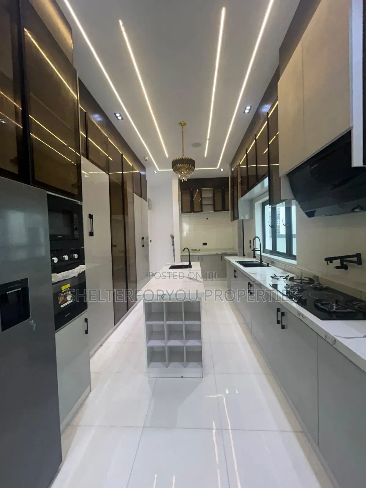5bdrm Duplex in Ikota for sale