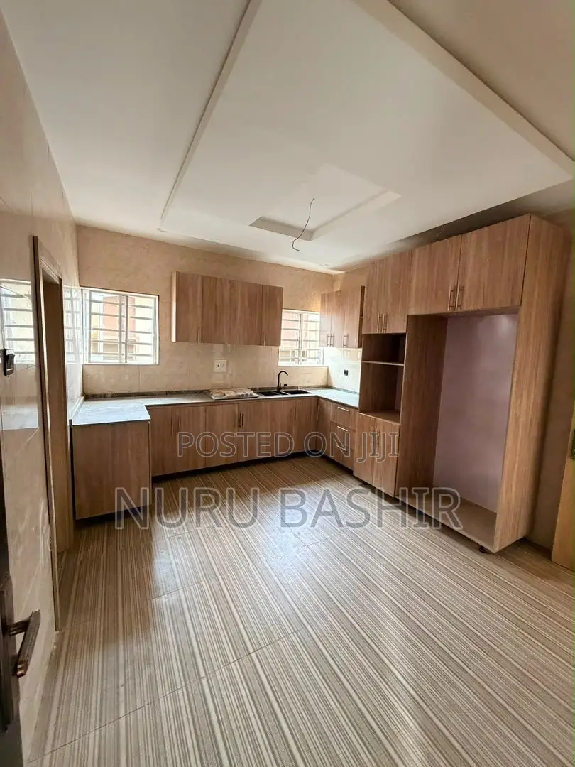 Furnished 5bdrm Duplex in Bashorun Housing, Akobo for sale
