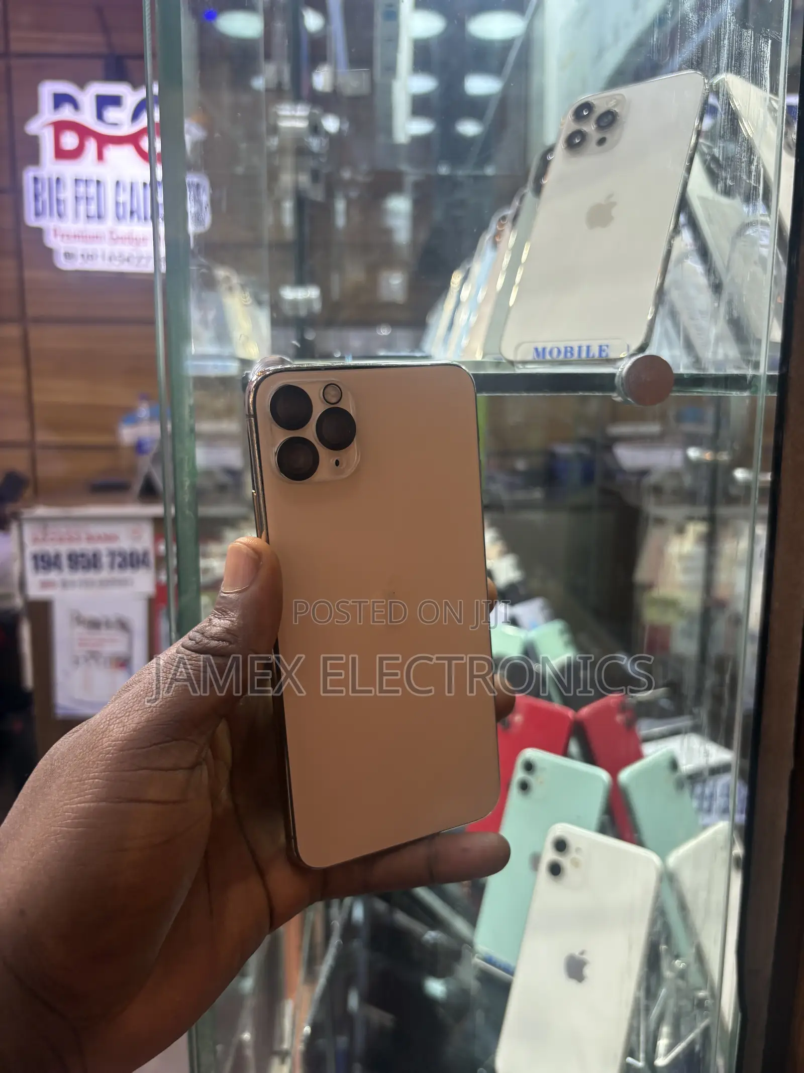 Apple iPhone 11 Pro Max 64 GB Gold