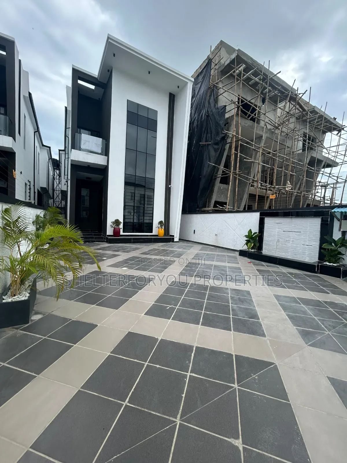 5bdrm Duplex in Ikota for sale